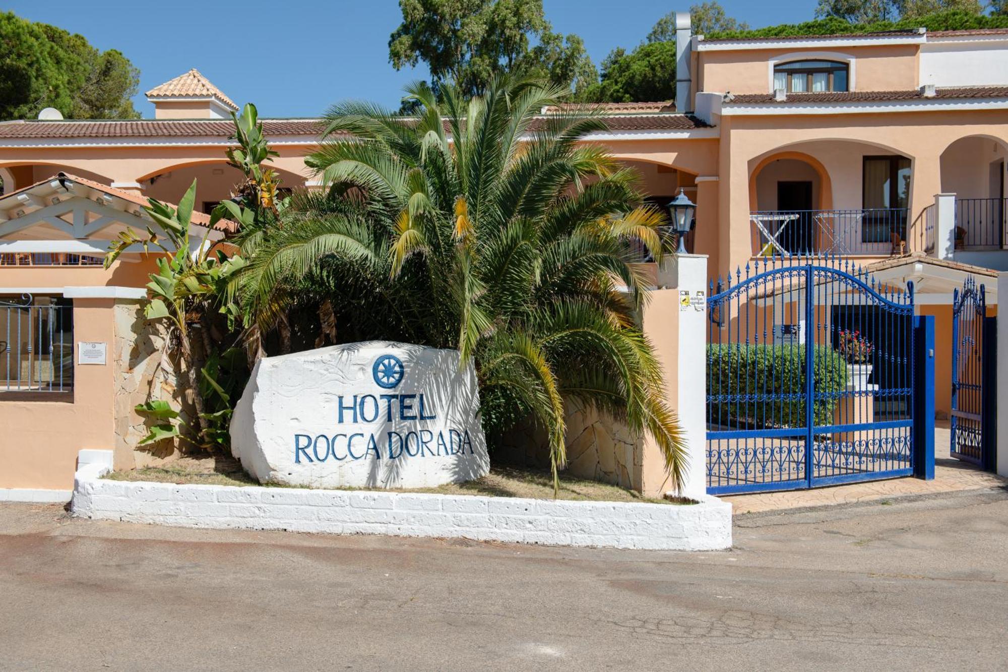 ホテル Amareclub Rocca Dorada サンタ・マルゲリータ・ディ・プーラ エクステリア 写真