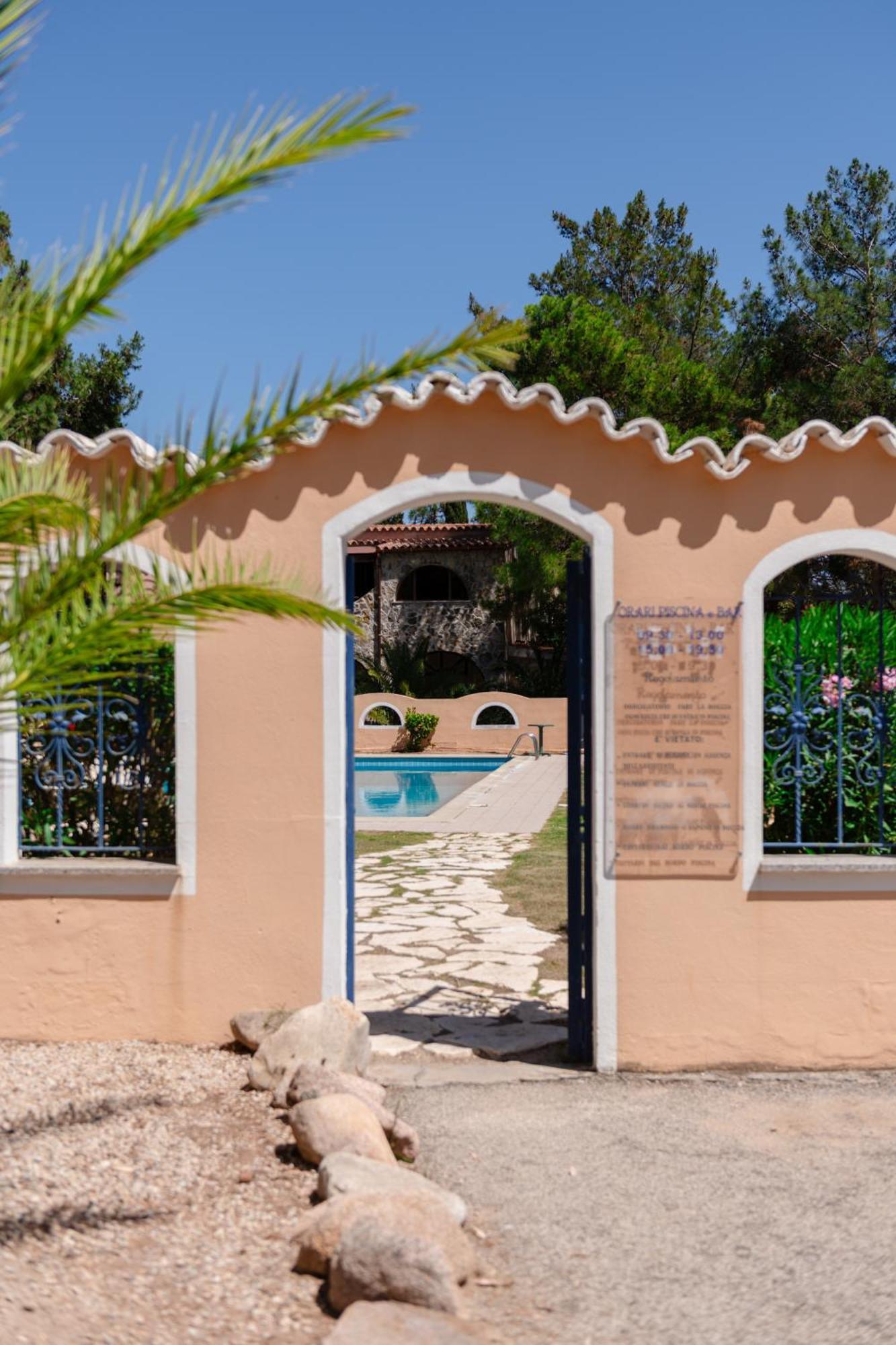 ホテル Amareclub Rocca Dorada サンタ・マルゲリータ・ディ・プーラ エクステリア 写真